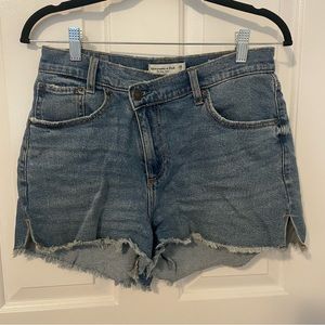Abercrombie Curve Love High Rise Mom Short